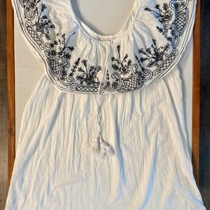 Khakis and Co White Top Blouse Off Shoulder Embroidered Floral size L